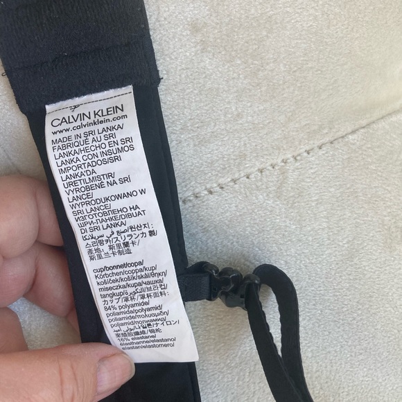 Calvin Klein Tshirt Bra, Black, Adjustable Straps, Strapless Option, NWT - Picture 6 of 7